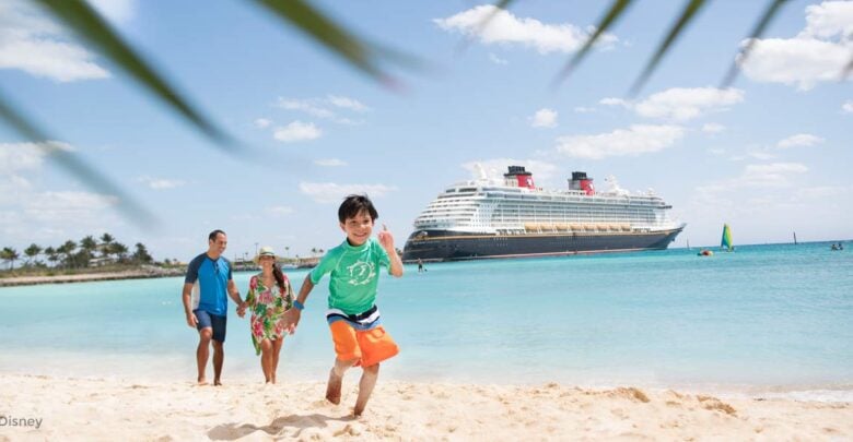 A cheerful kid races along a beach with relatives as a cruise ship, ready for onboard adventures, gleams on the turquoise sea.