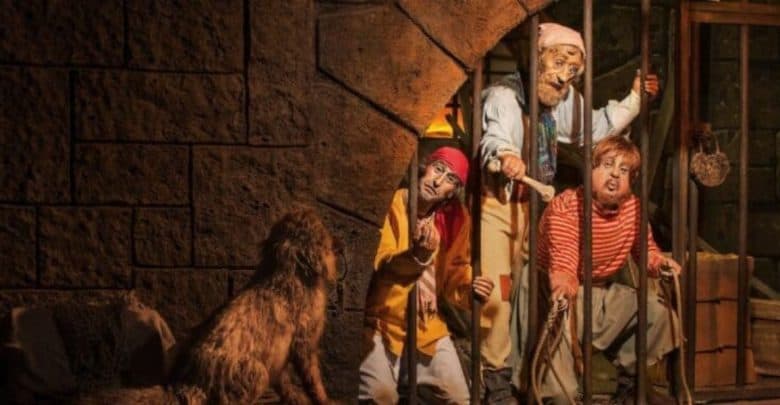 A dog holds the key to a jail cell on Pirates of the Caribbean Disney World