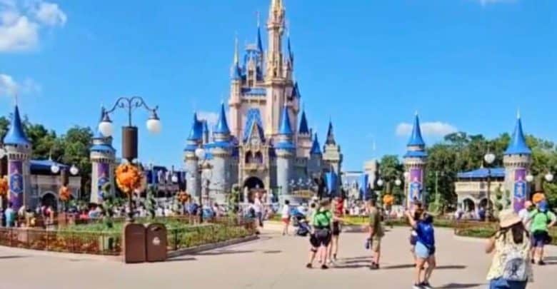 disney-world-magic-kingdom-empty