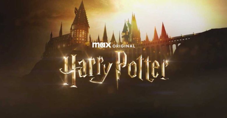 The image shows the illuminated silhouette of Hogwarts castle at sunset with the words "max original Harry Potter" in glowing gold letters in the foreground.