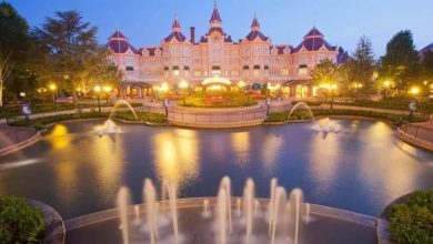 Disneyland Hotel behind the fountains at dusk at Disneyland Paris