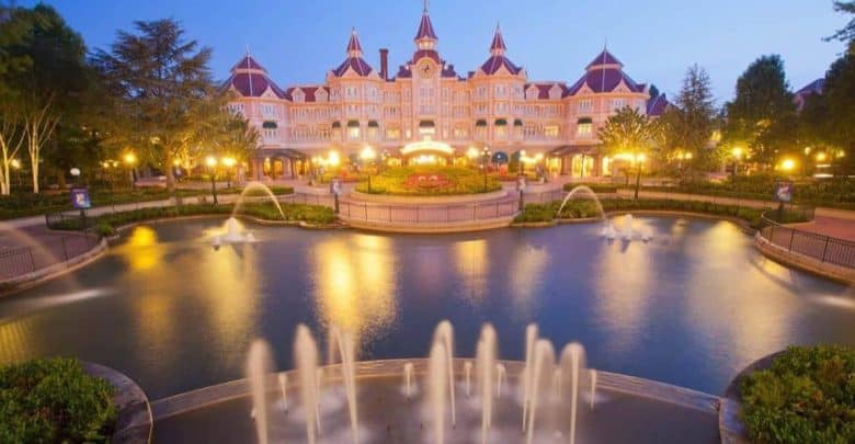 Disneyland Hotel behind the fountains at dusk at Disneyland Paris