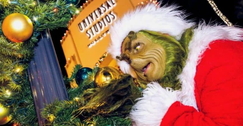 The Grinch in his Santa suit meeting guests at Universal Studios.