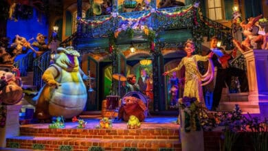 Tiana, Louis, and other characters performing music at Tiana’s Bayou Adventure at Disney World.